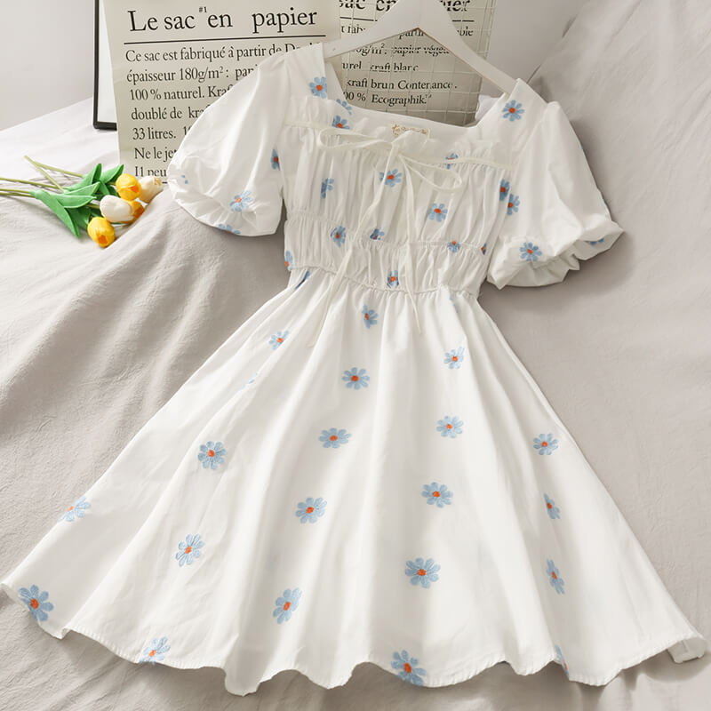 SWEET DAISY EMBROIDERY BESTIE DRESS BY61502