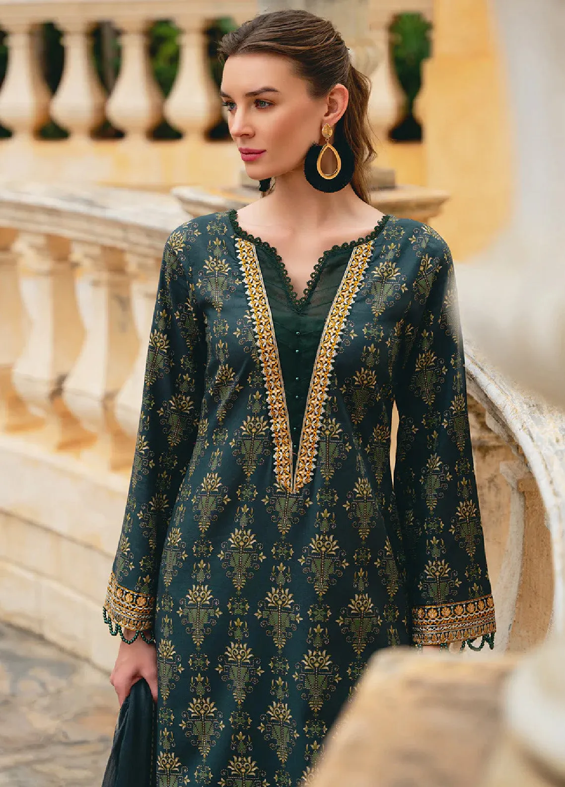 The Enchanted Garden By Gulaal Embroidered Lawn 3 Piece Unstitched Suit GL24EGL 09 VILLENA